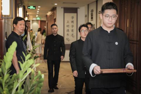罗湖区委统战部副部长、工商联党组书记叶志伟一行到顺盈娱乐调研