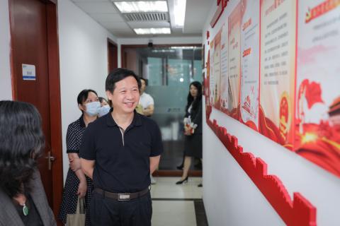 罗湖区委统战部副部长、工商联党组书记叶志伟一行到顺盈娱乐调研