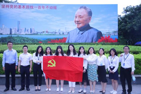 顺盈娱乐党支部致敬建党100周年，重温入党誓词